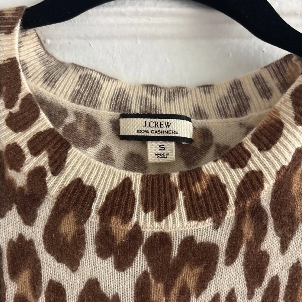 J Crew Cashmere Leopard Print Crewneck Sweater Size Small - Picture 3 of 6